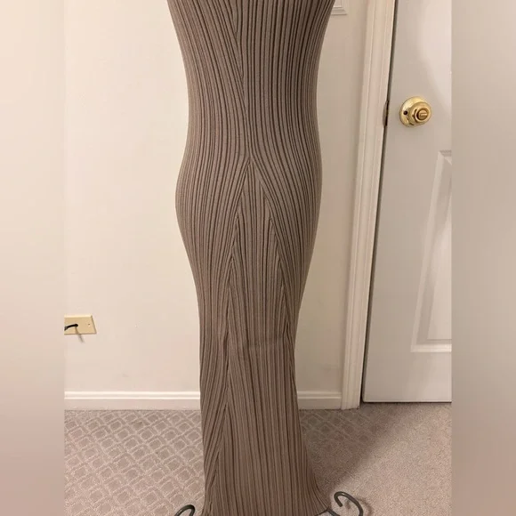 Dissh Pleated Maxi in Olive Green. Size Small. Super stretchy and comfortable! - Picture 3 of 4